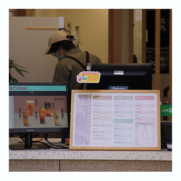 Jolyne working at a campus club desk